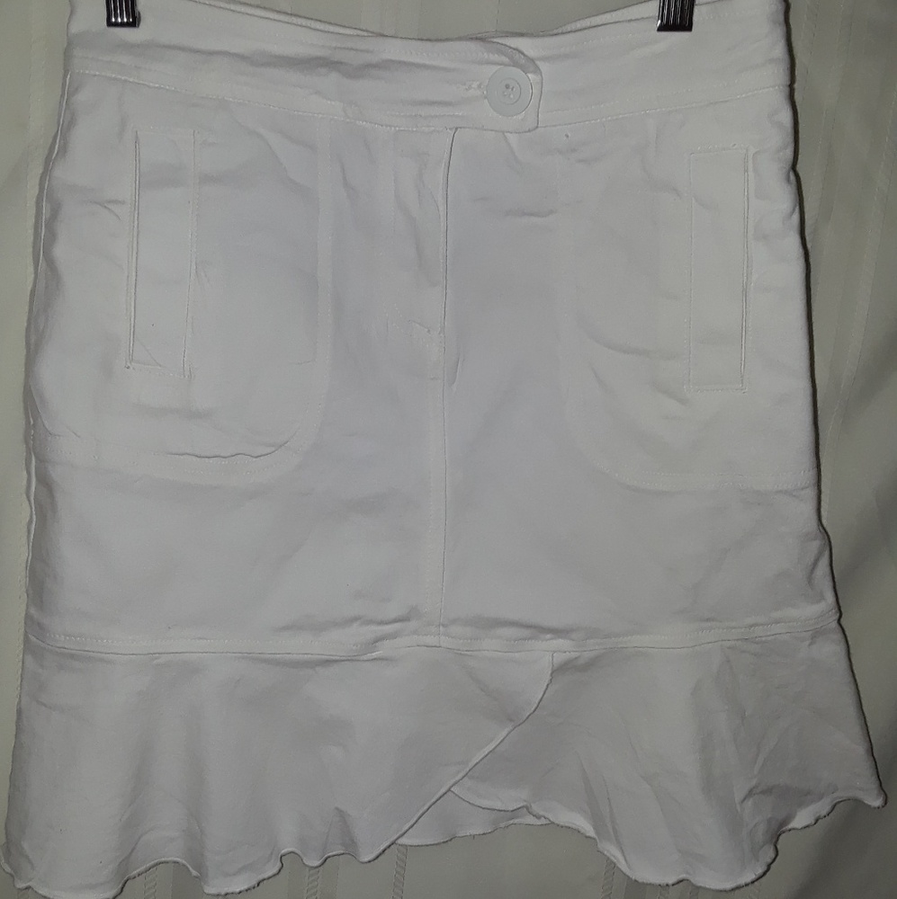 Adorable tulip silhouette white jean skirt